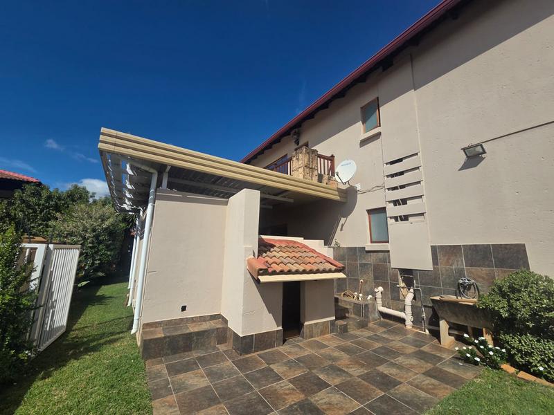 5 Bedroom Property for Sale in Birdwood Estate North West